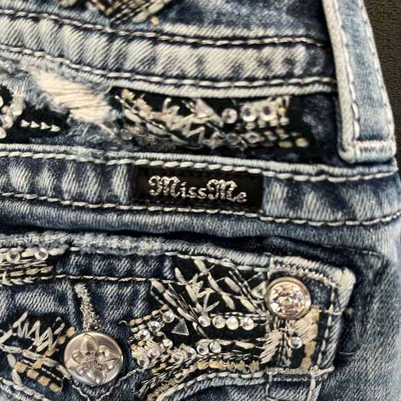 Miss Me crop jeans, size 25 - Picture 2 of 5
